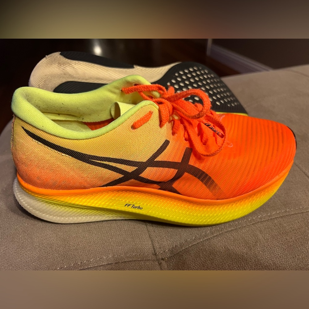 ASICS Metaspeed FF Turbo. Mens size 7.5 women’s size 9